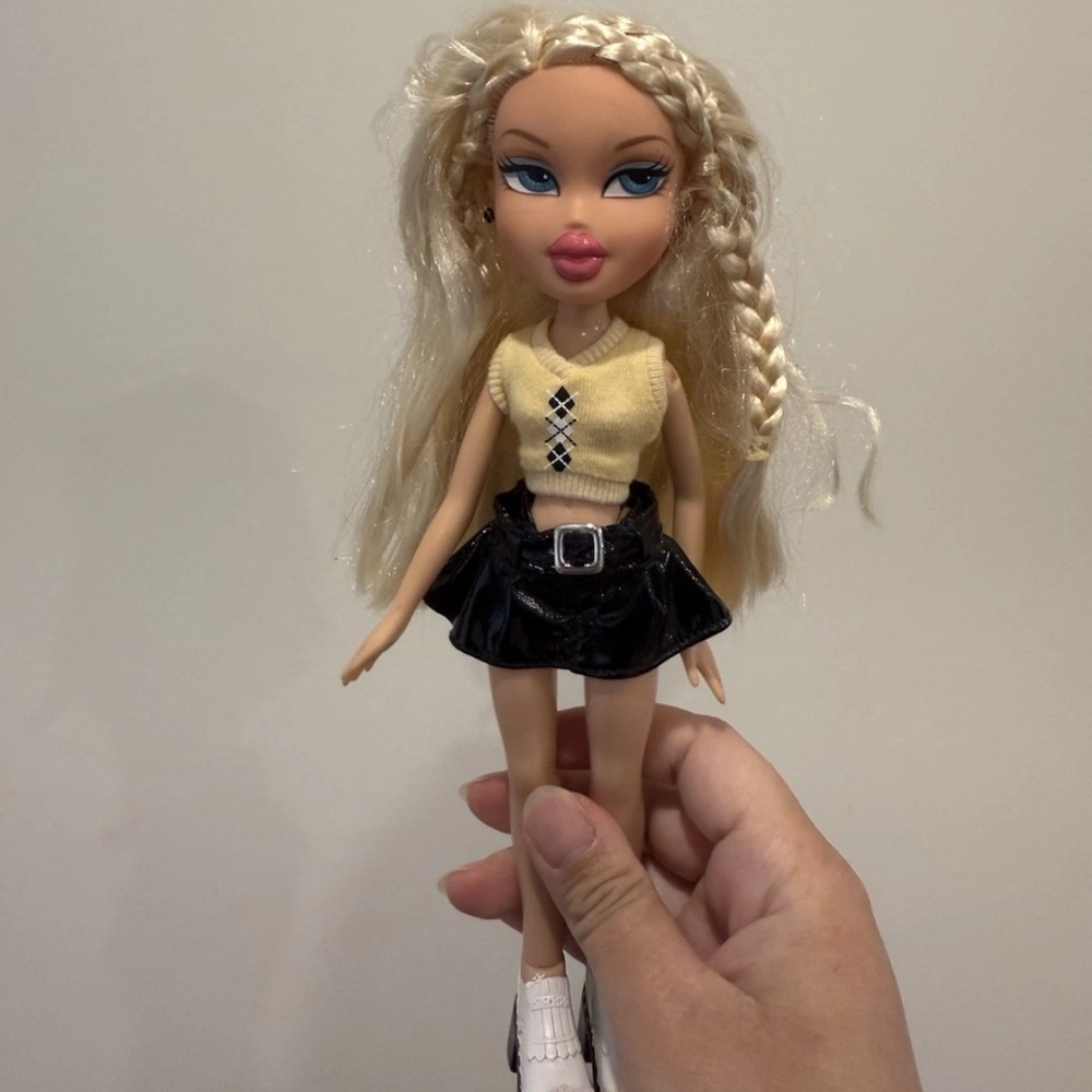 2/$75 vintage bratz doll 💕